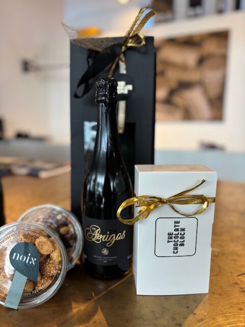 Bonbons met Cava en Delicatessen in Luxe Draagtas